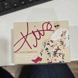 Kylie Cosmetics Floral Blush & Highlighter Set